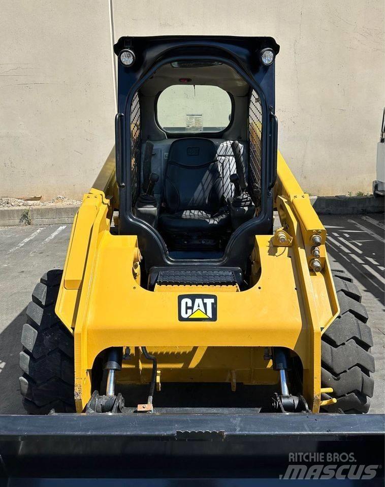 CAT 246 D 滑移轉向裝載機