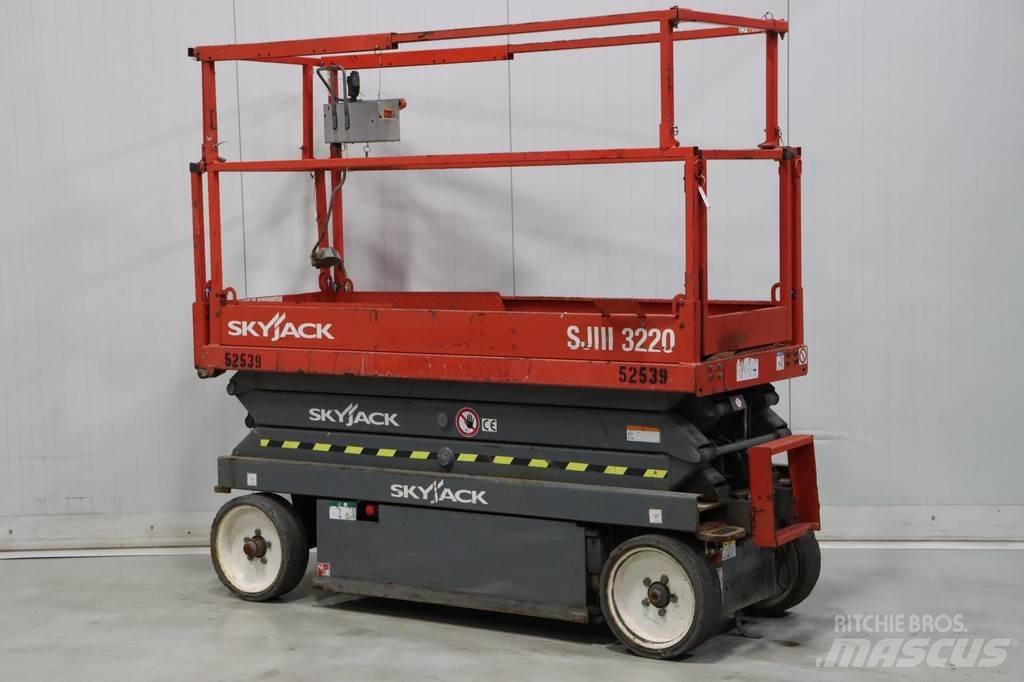 SkyJack SJ III3220 剪式升降機