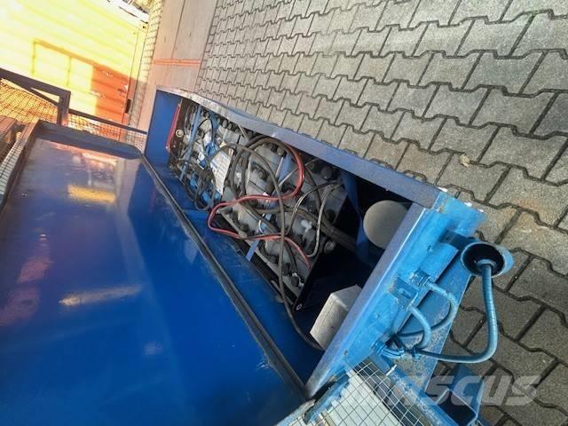 Holland Lift A151EV 剪式升降機