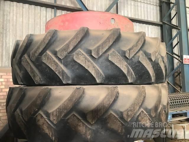 Stocks ROW CROPS 輪胎、車輪和輪圈