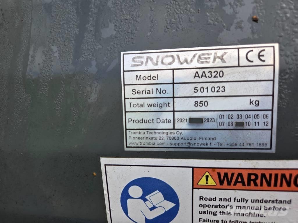 Snowek AA 320 刮雪板和犁