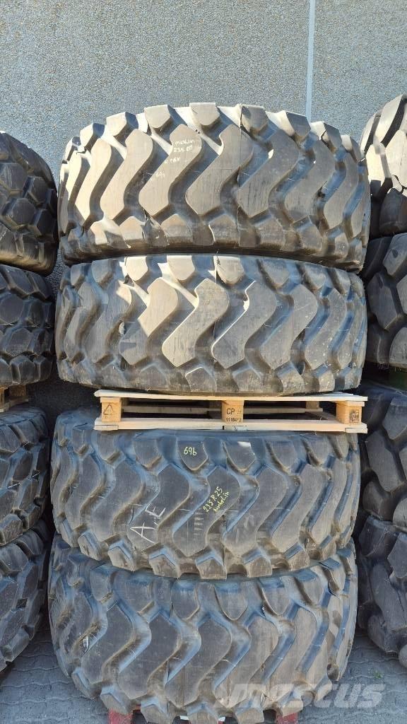 Michelin 23.5 R25 輪胎、車輪和輪圈