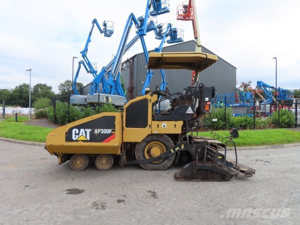 CAT AP 300 瀝青攤舖機/鋪路機
