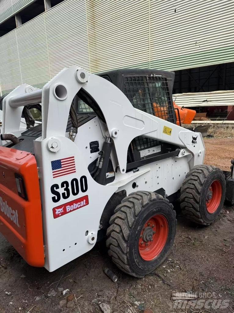 Bobcat S 300 滑移轉向裝載機