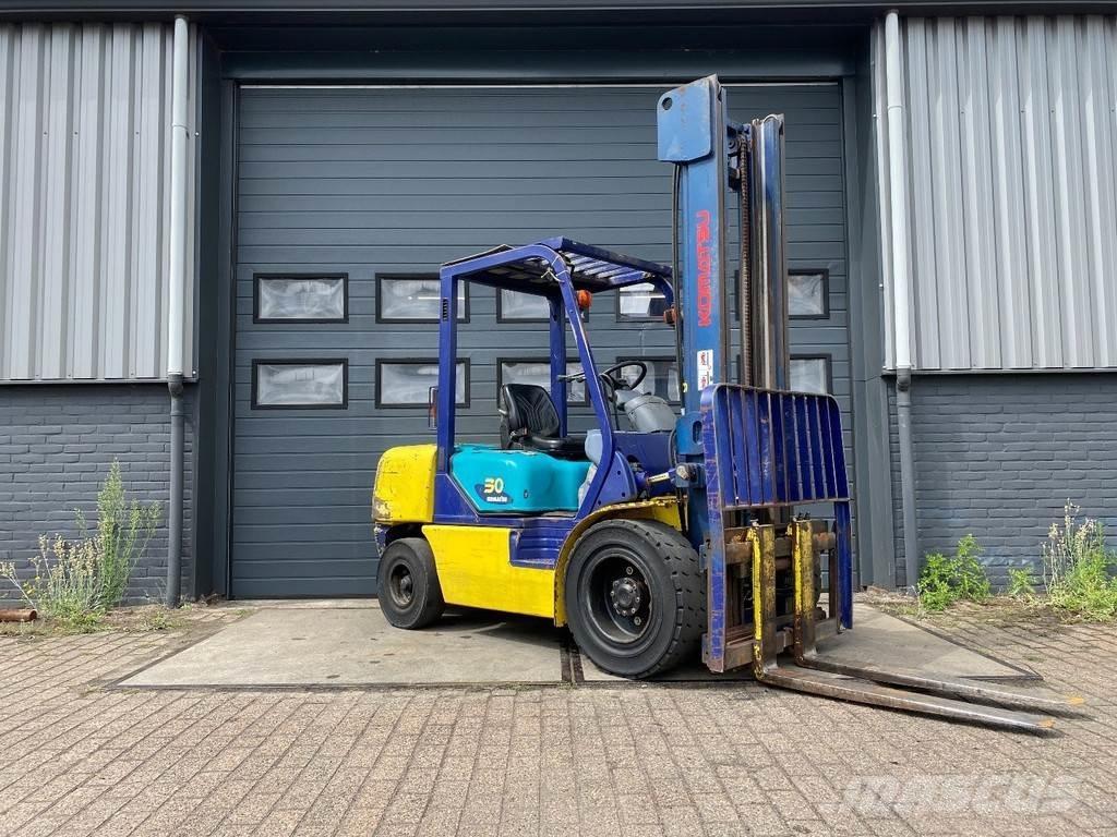 Komatsu FD30T-14 柴油卡車