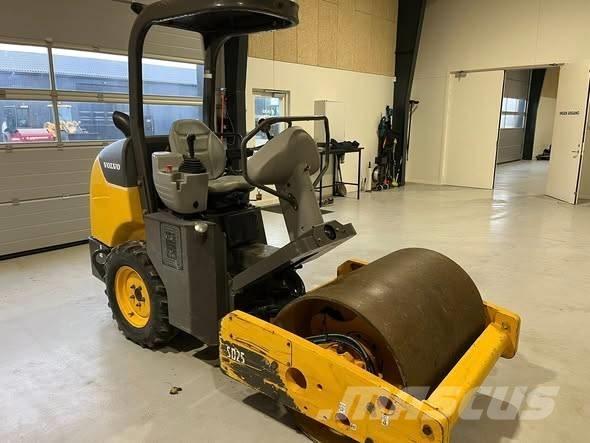 Volvo SD 25 單輪滾壓機