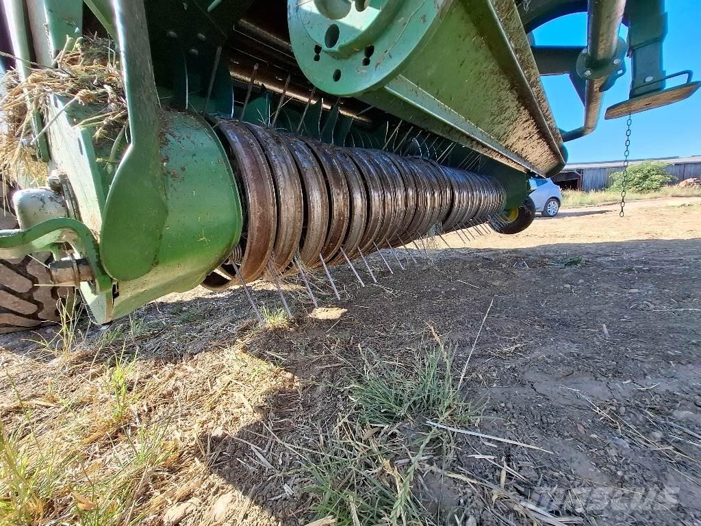 John Deere V461M 圓型牧草打包機