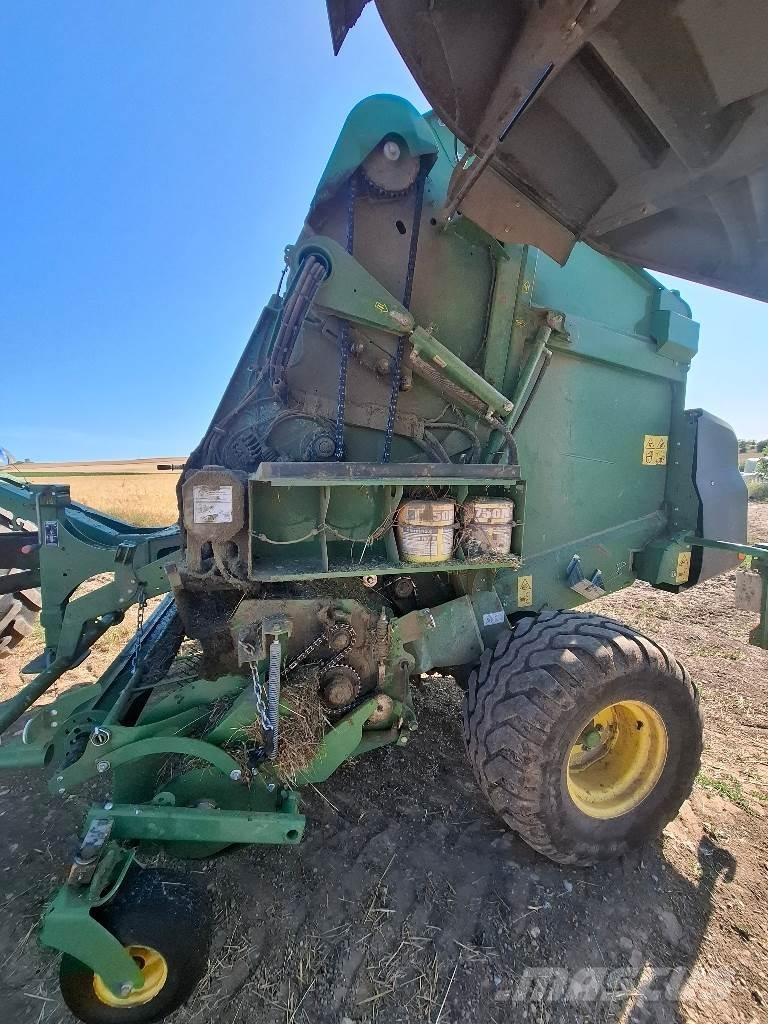 John Deere V461M 圓型牧草打包機