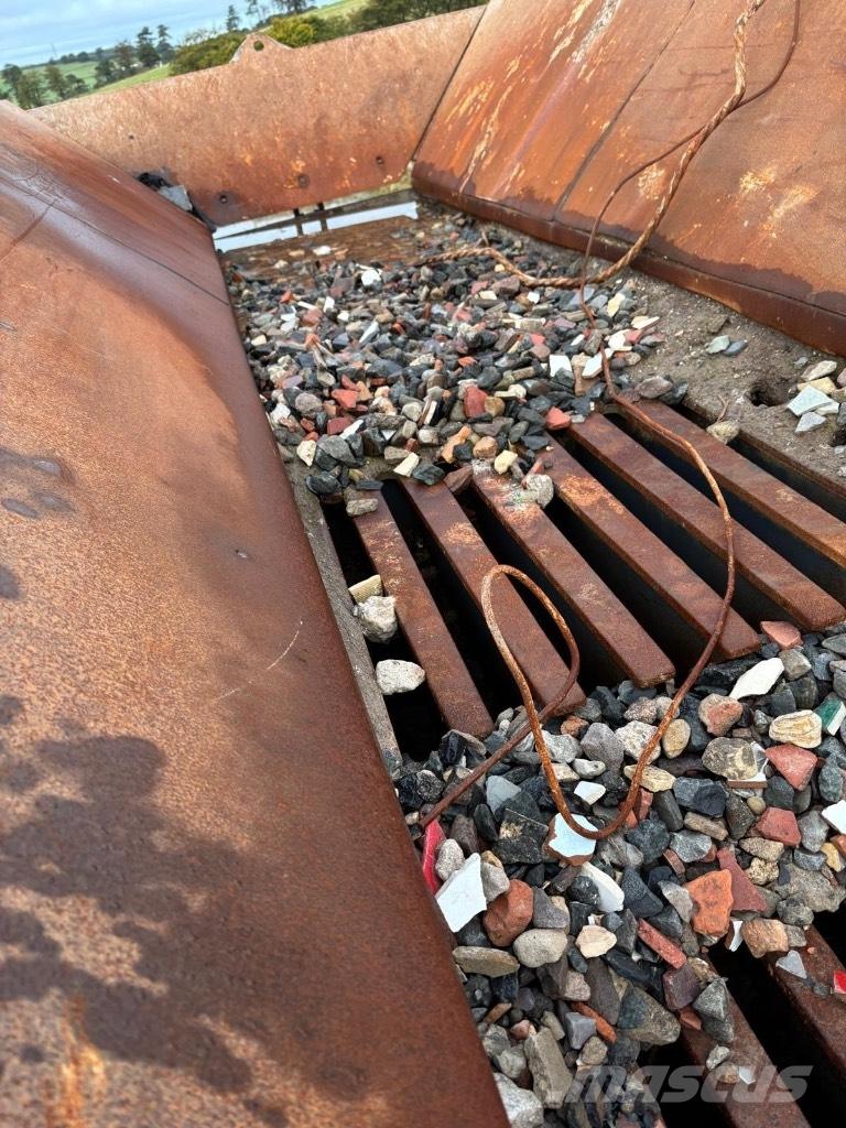 Sandvik QJ 241 移動式壓碎機