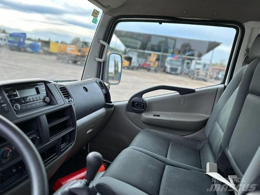 Nissan NT 400 起重機卡車