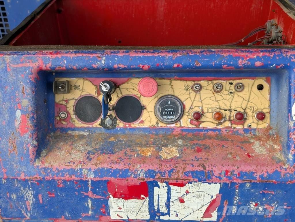 Manitou 120 DLX 緊湊型自走式伸縮臂式升降機