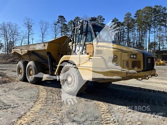 CAT 725C2 鉸接式起吊車