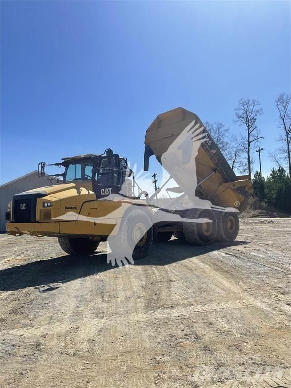 CAT 745 鉸接式起吊車