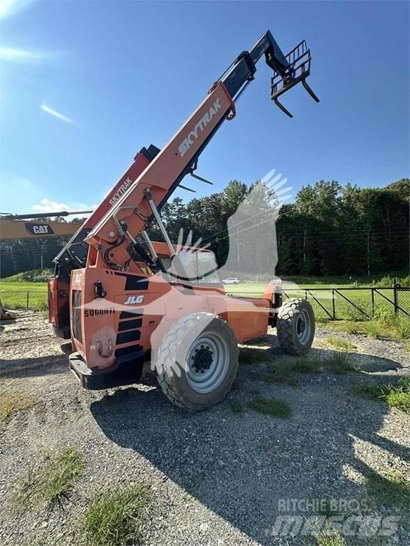 SkyTrak 6042 伸縮臂操作車