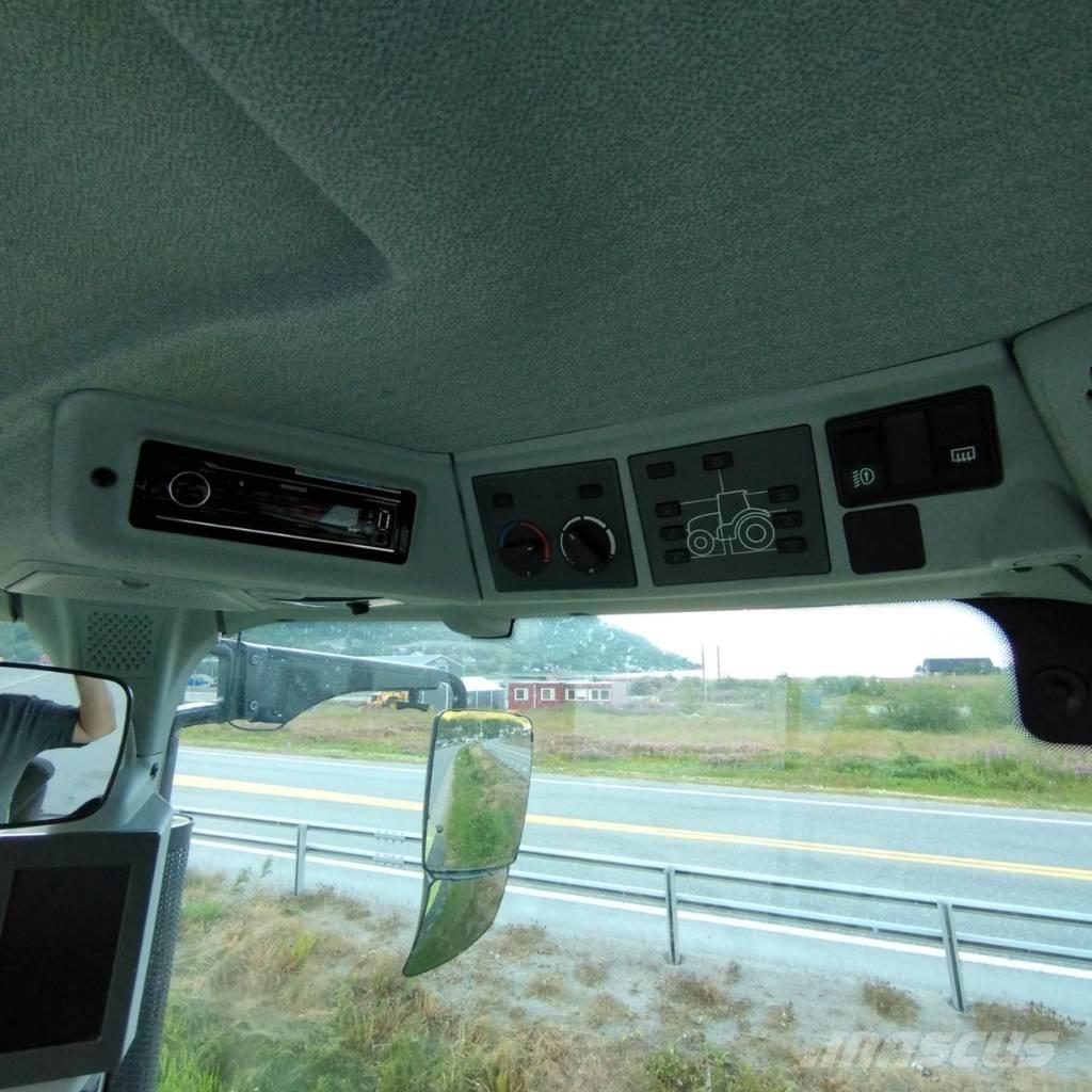CLAAS Axion 830 曳引機