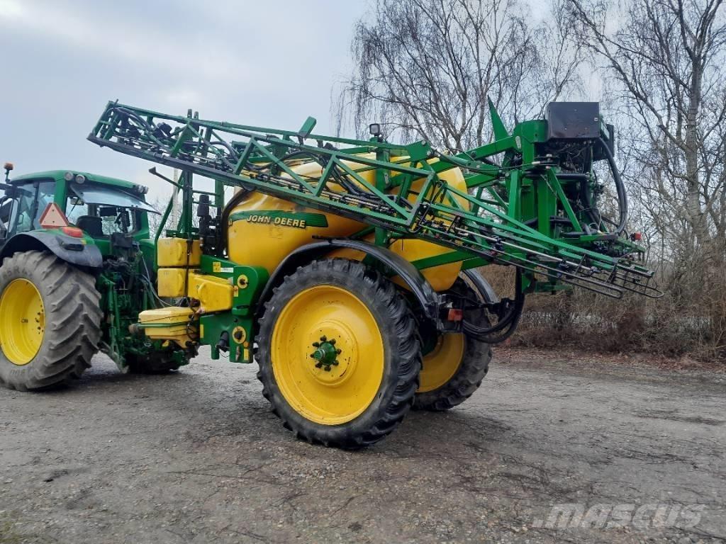 John Deere 840 牽引式噴霧機