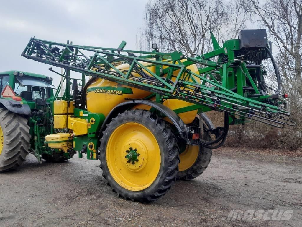 John Deere 840 牽引式噴霧機