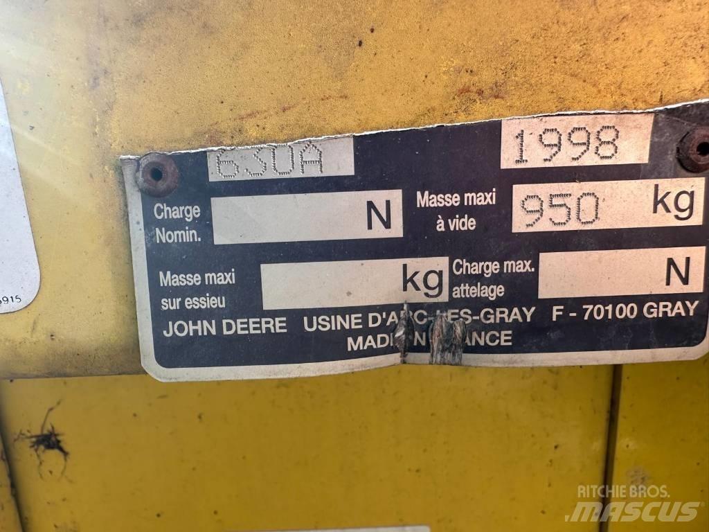 John Deere 7200 自走式飼料採集機