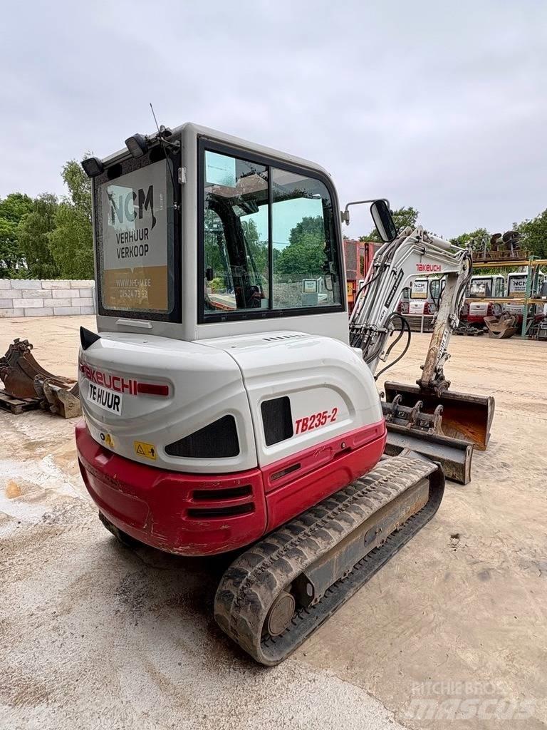 Takeuchi TB 235 小型挖土機/掘鑿機<7t(小型挖掘機)