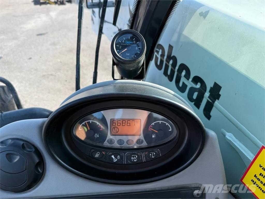 Bobcat TL470 Agri 伸縮臂操作車