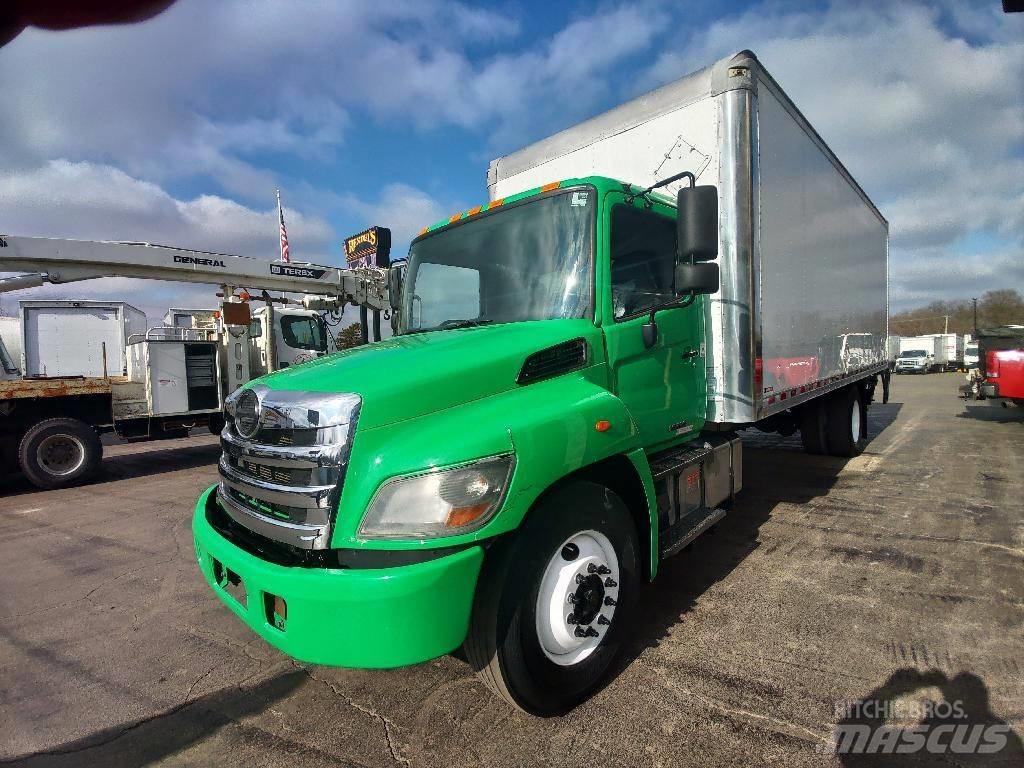 Hino 338 貨箱式卡車