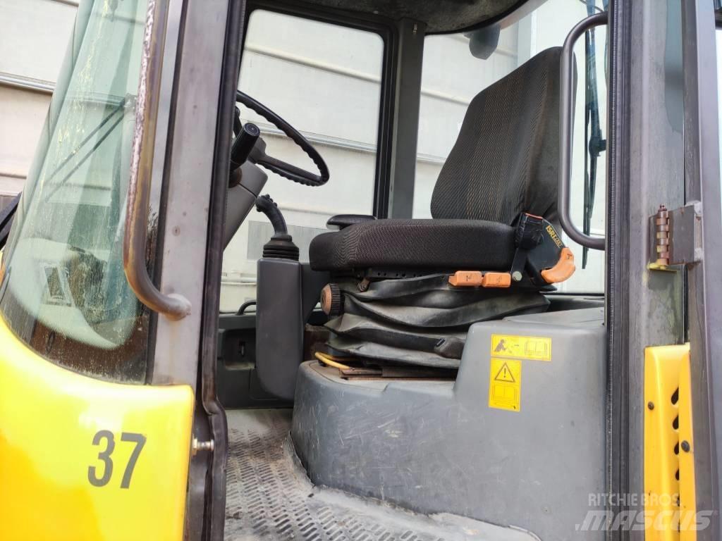 Volvo L 30 B 輪胎式裝載機