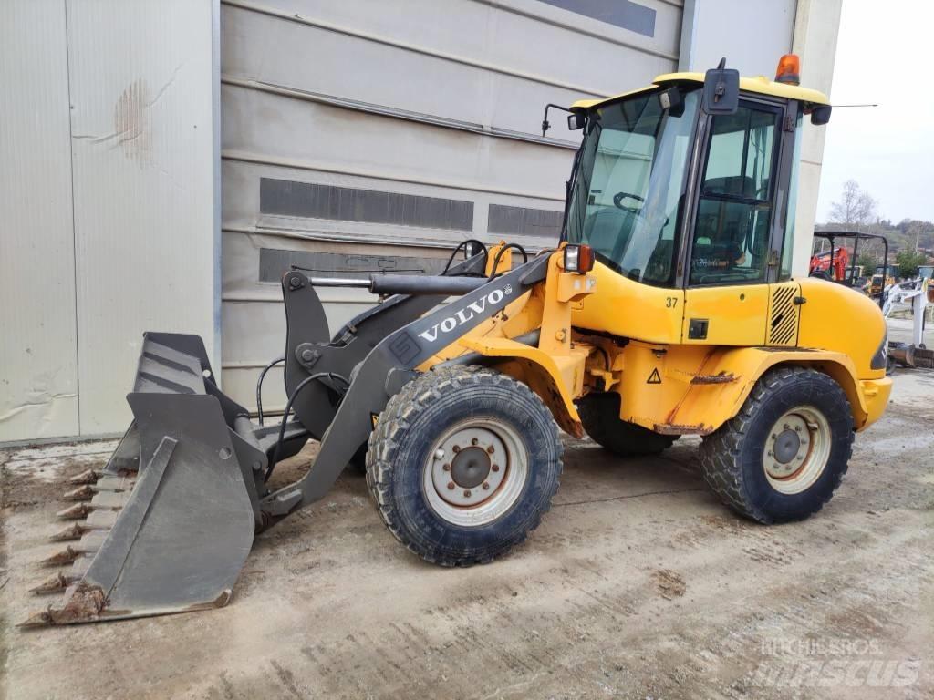 Volvo L 30 B 輪胎式裝載機