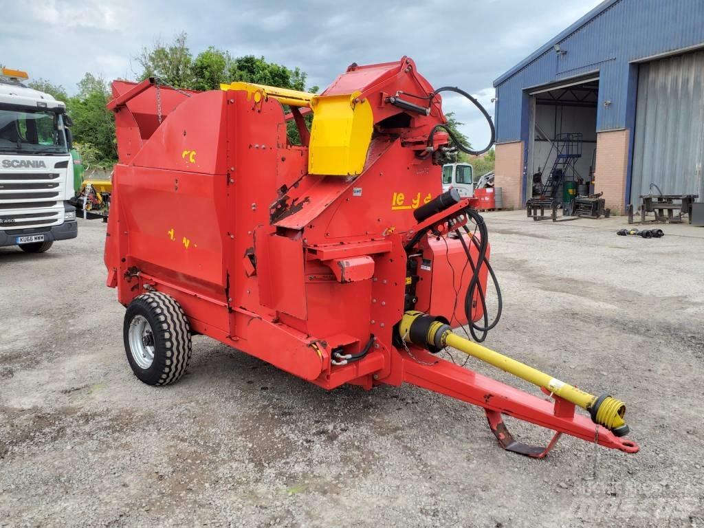 TEAGLE TOMAHAWK 8100 草捆撕碎機、切割機、拆袋機