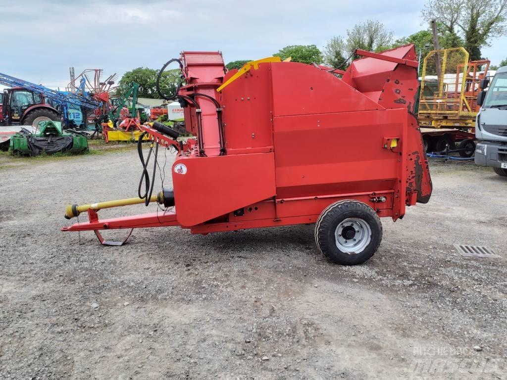 TEAGLE TOMAHAWK 8100 草捆撕碎機、切割機、拆袋機