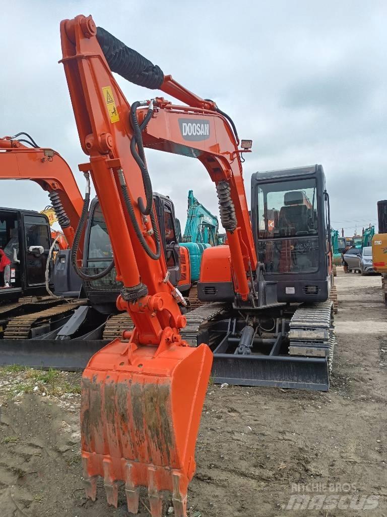Doosan DH 60 小型挖土機/掘鑿機<7t(小型挖掘機)