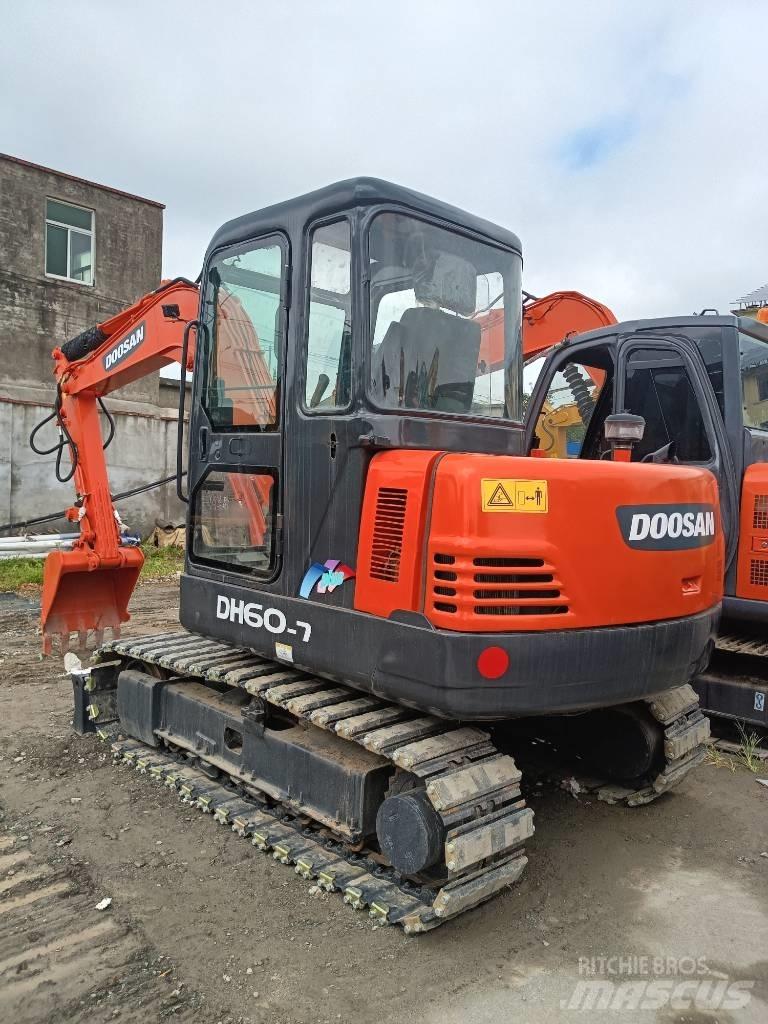 Doosan DH 60 小型挖土機/掘鑿機<7t(小型挖掘機)