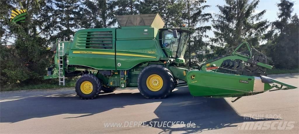 John Deere T670 聯合收穫機
