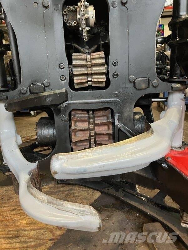 Komatsu C 124 收穫機