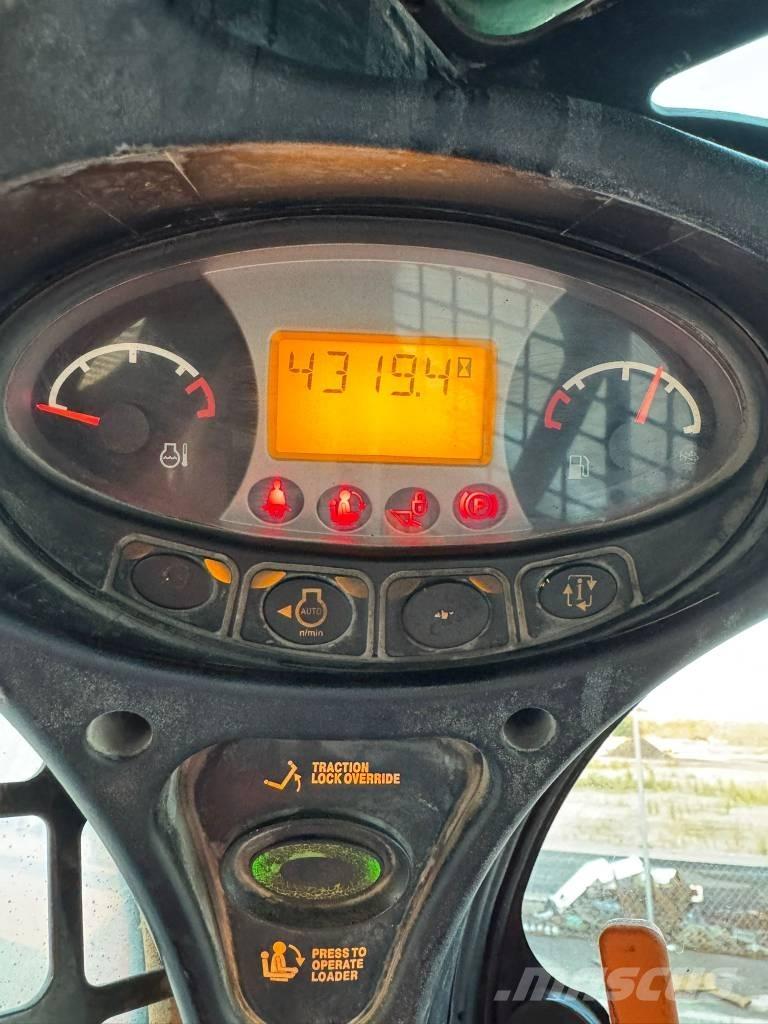 Bobcat S570 滑移轉向裝載機