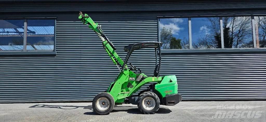 Avant M528 小型裝載機