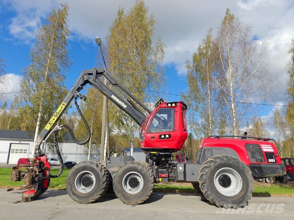 Komatsu 951 收穫機