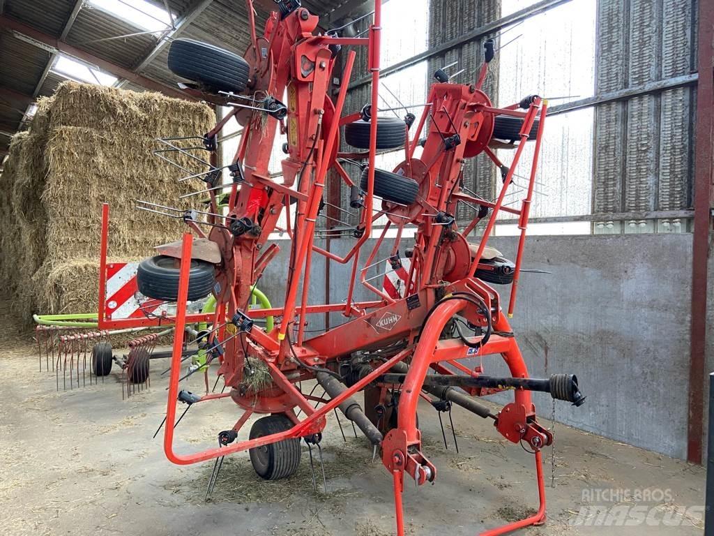 Kuhn GF8702 耙與翻草機