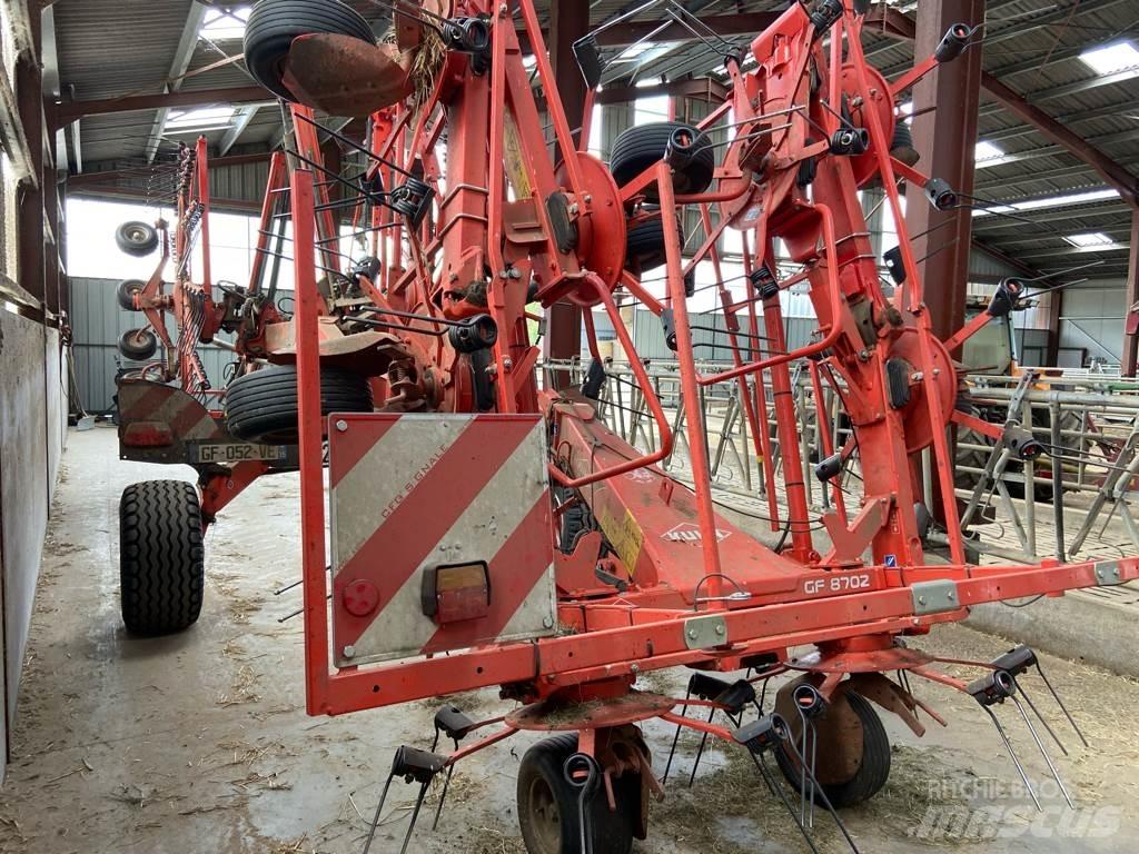 Kuhn GF8702 耙與翻草機