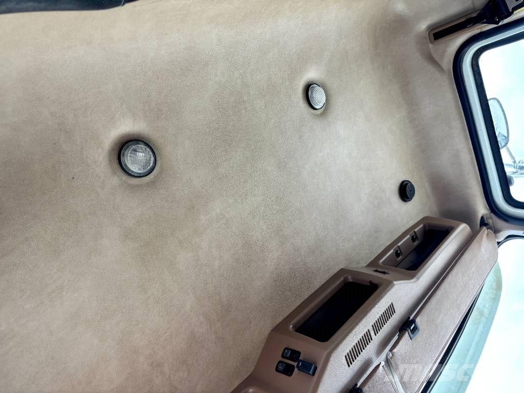 Mack GU713 救援車