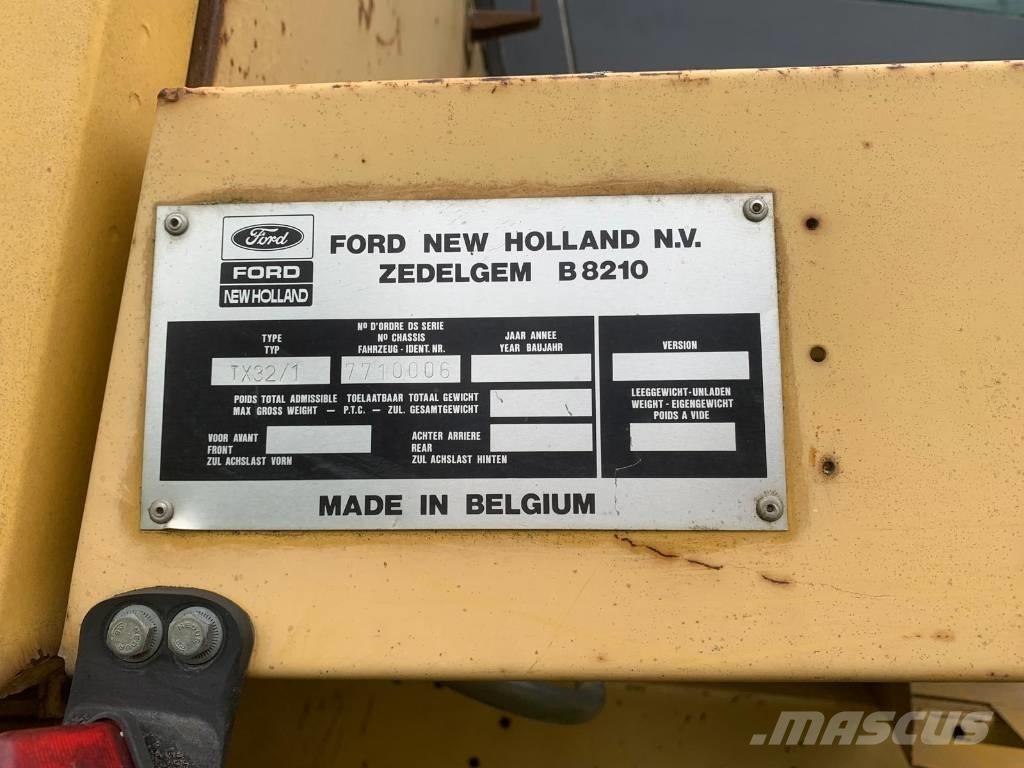 New Holland TX 32 聯合收穫機
