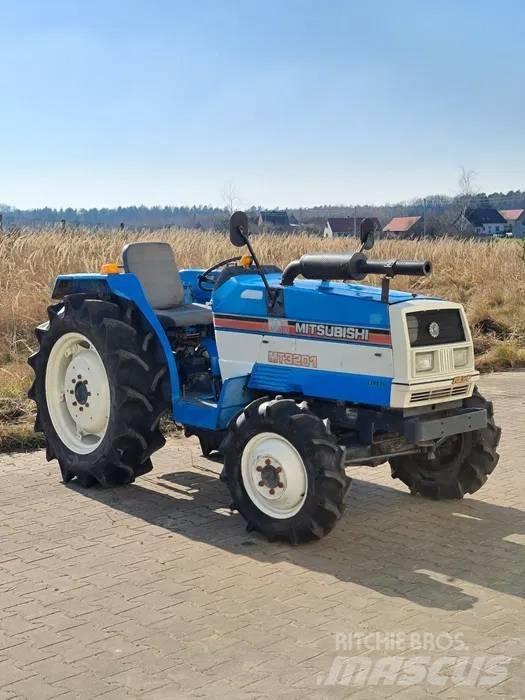 Mitsubishi MT3201 小型曳引機