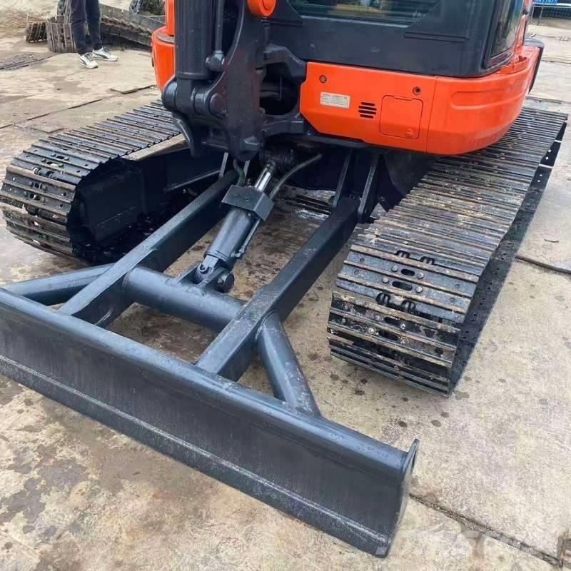 Kubota U 55 小型挖土機/掘鑿機<7t(小型挖掘機)