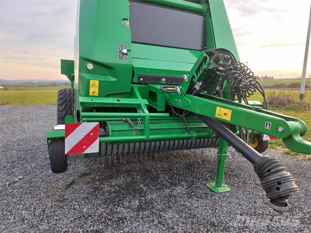John Deere V461M 圓型牧草打包機