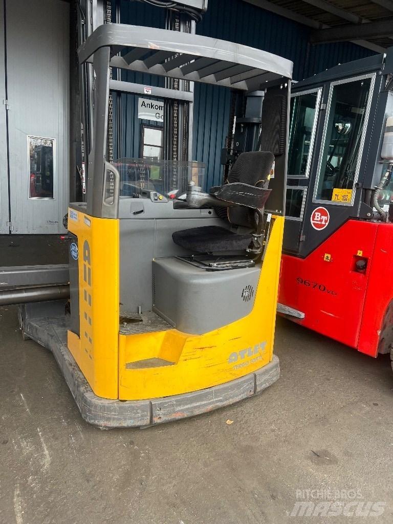 Atlet UFS250 四向前伸式堆高機(叉車)