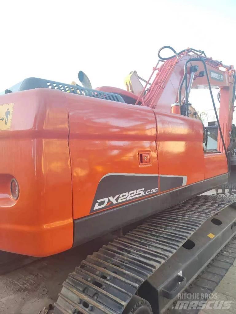 Doosan DX 225 履帶式 挖土機/掘鑿機/挖掘機