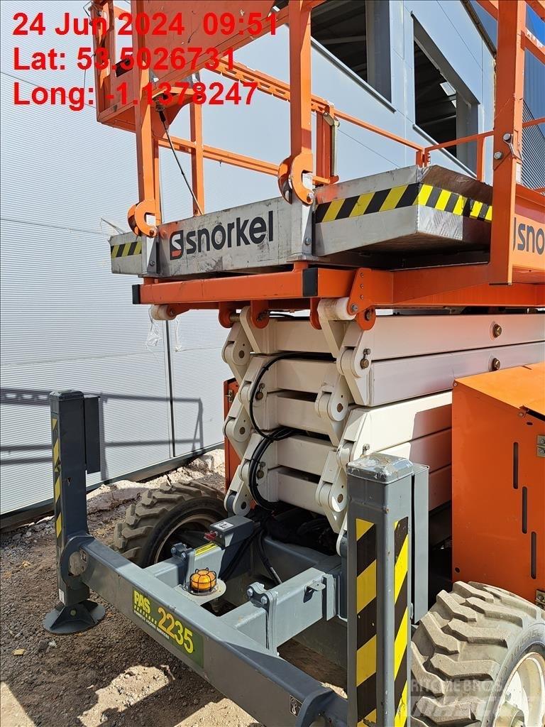 Snorkel S 3370 RTCE 剪式升降機