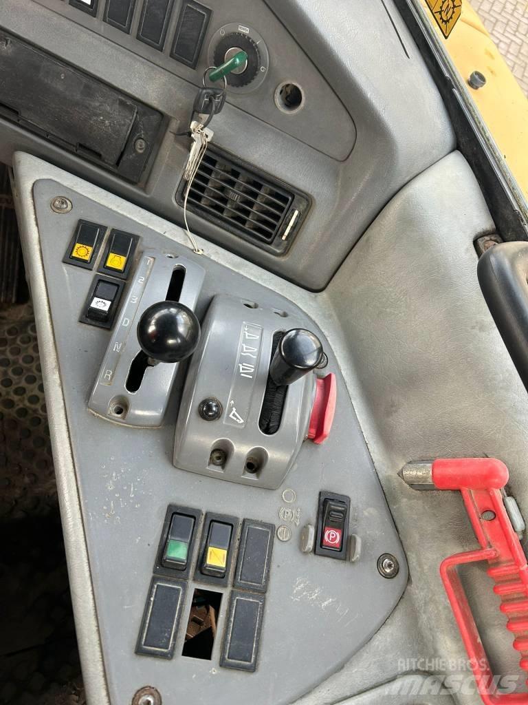 Volvo A 25 D 鉸接式起吊車