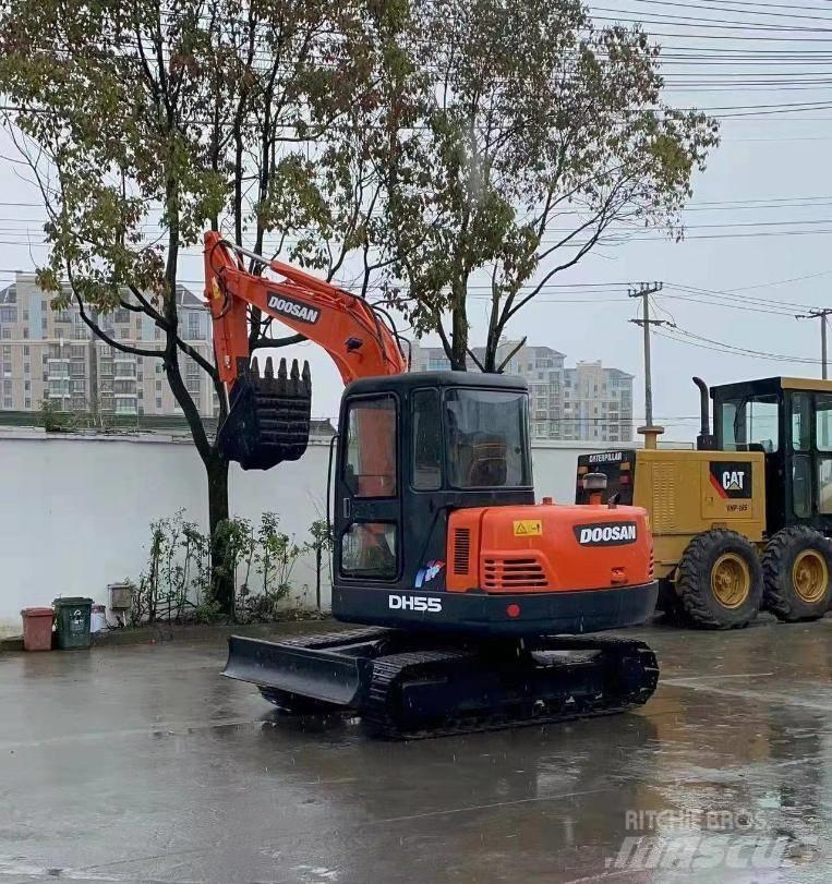 Doosan DH 55 小型挖土機/掘鑿機<7t(小型挖掘機)