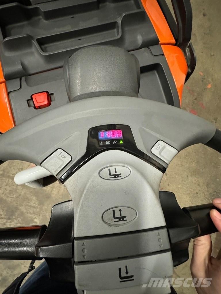 Toyota SPE160L 行走控制式堆積機