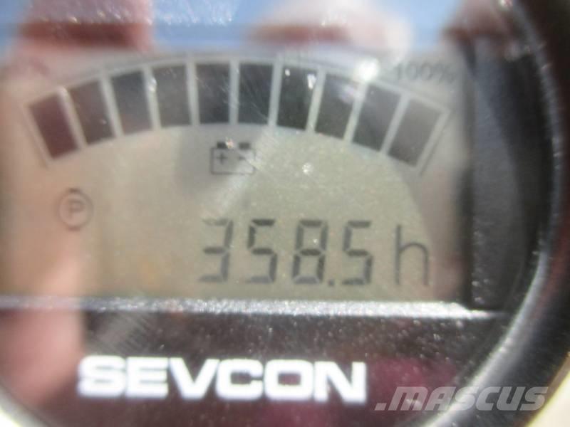 Manitou 170AETJ 曲臂高空作業車